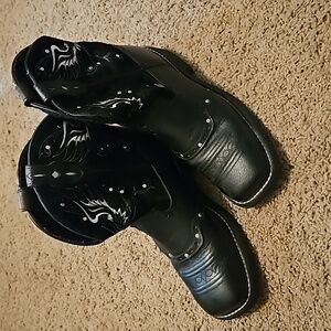 Justin Gypsy cowboy boots black. # L9977. Size 9 1/2B